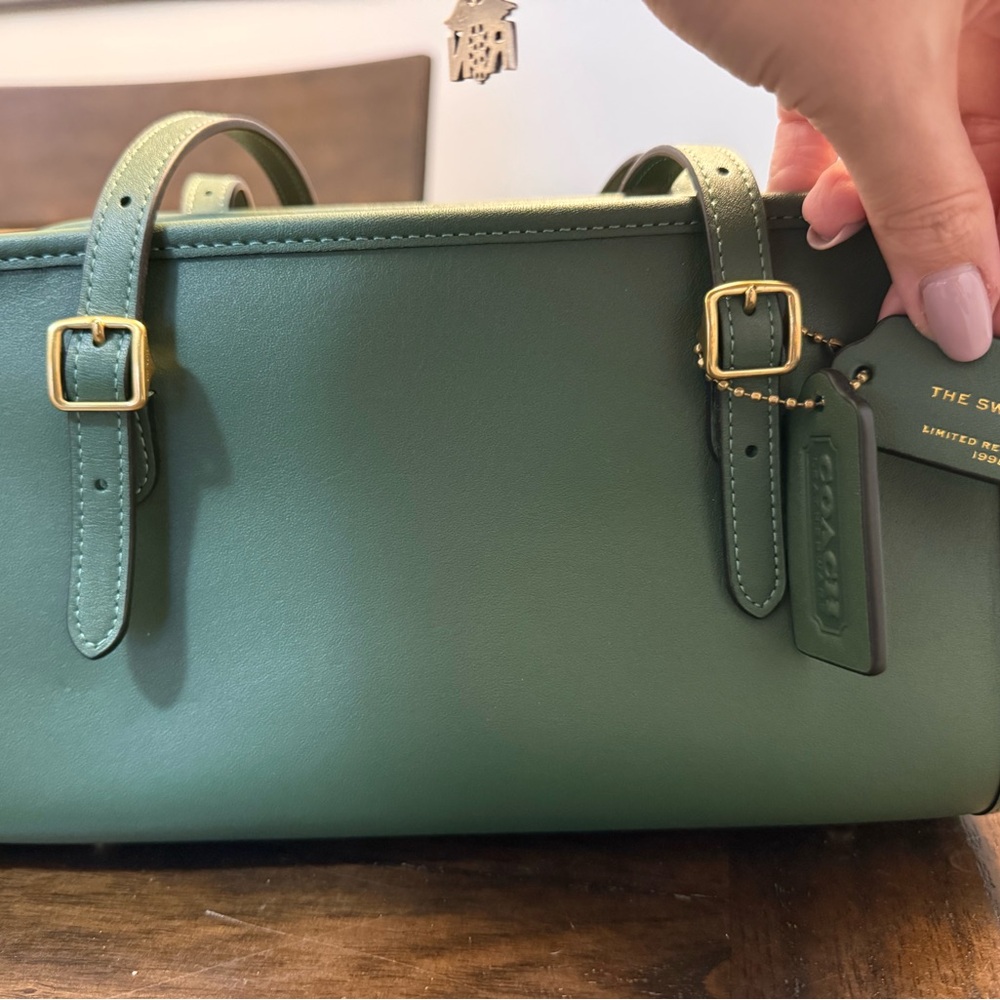 Coach Swing Zip - Picture 4 of 7